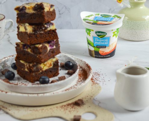 cheesecake brownie cu cremă de brânză pufoasă Delaco
