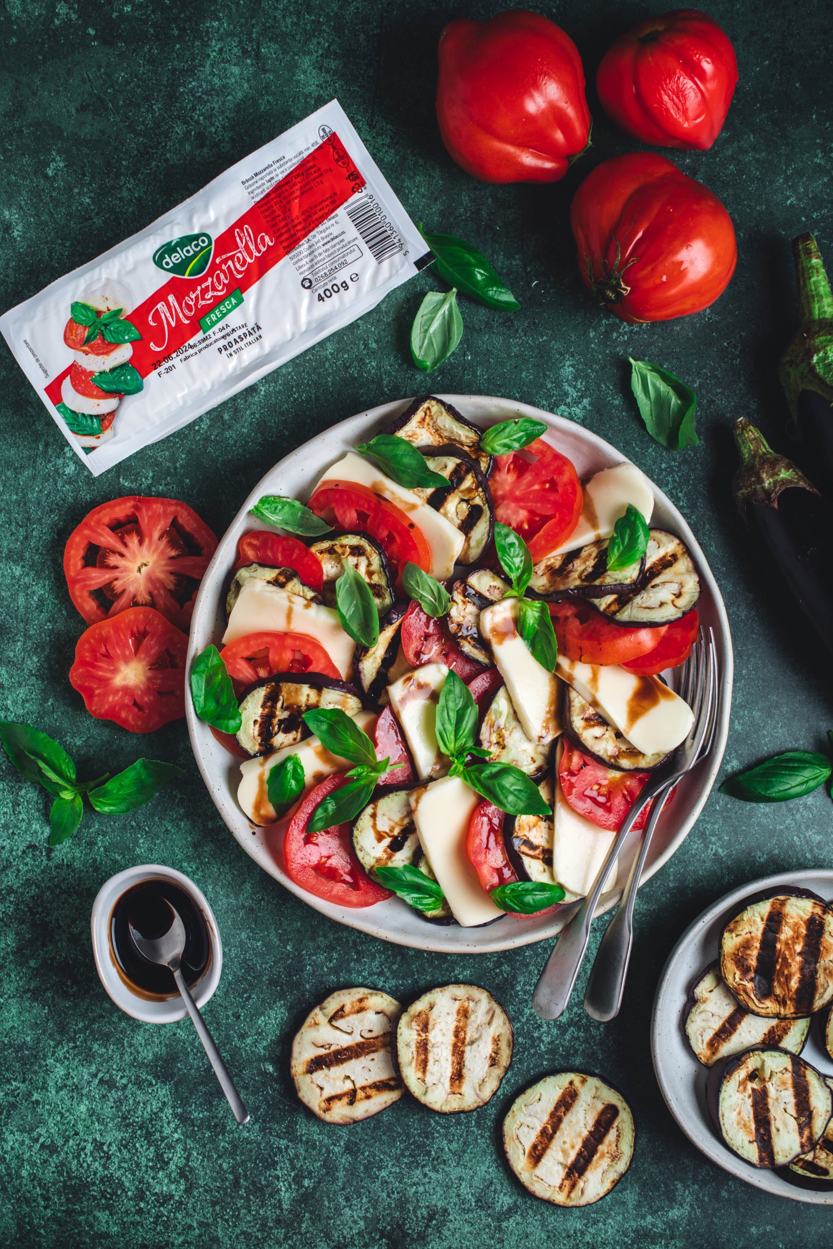 salată caprese cu vinete și mozzarella Fresca