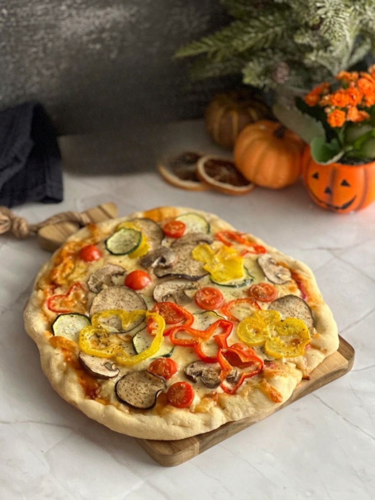 Pizza cu vinete, zucchini, ciuperci si mozzarella