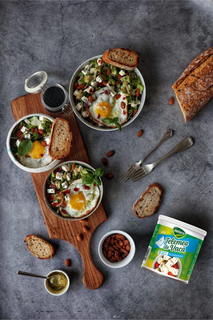 salată lyonnaise cu legume și ou prăjit