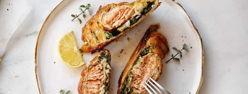 ruladă de somon cu spanac și branza Brie