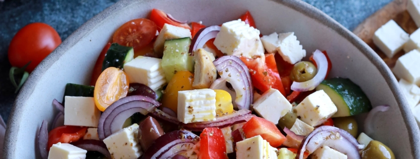 salata greceasca cu telemea