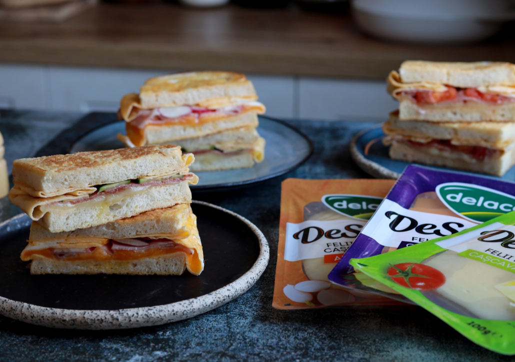 Sandwich in omleta cu felii de Cscaval DeSenviș