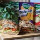 Sandwich cu șnițel crocant, cașcaval și cașcaval afumat DeSenvis topit în ciabatta