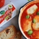 Mozzarella alla pizzaiola – rețetă italiană rapidă cu roșii și mozzarella Delaco gătită în tigaie