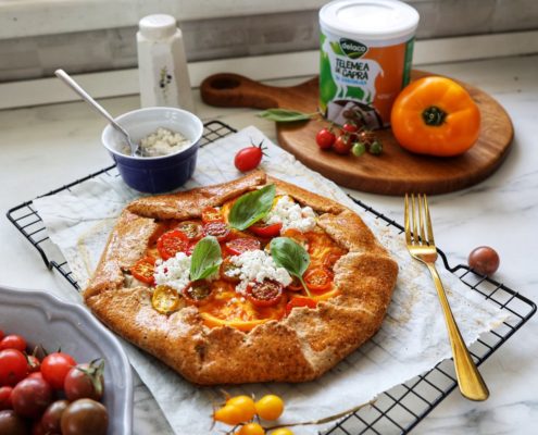 Galette rustica cu roșii și telemea de capră Delaco