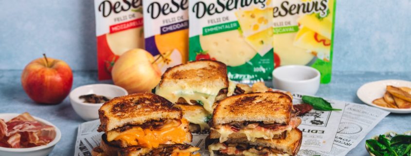 3 sandwich-uri de calde cu brânzeturi DeSenviș perfecte pentru toamna