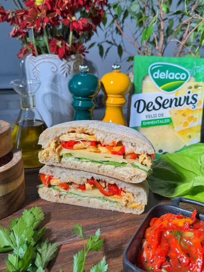 Sandwich pentru pachetul de școală cu piept de pui la grill și emmentaler DeSenviș