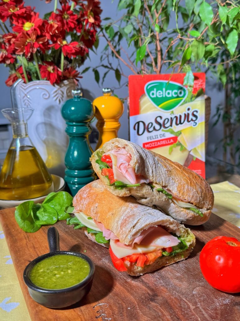 Sandwich pentru școală cu mozzarella și mortadella în ciabatta
