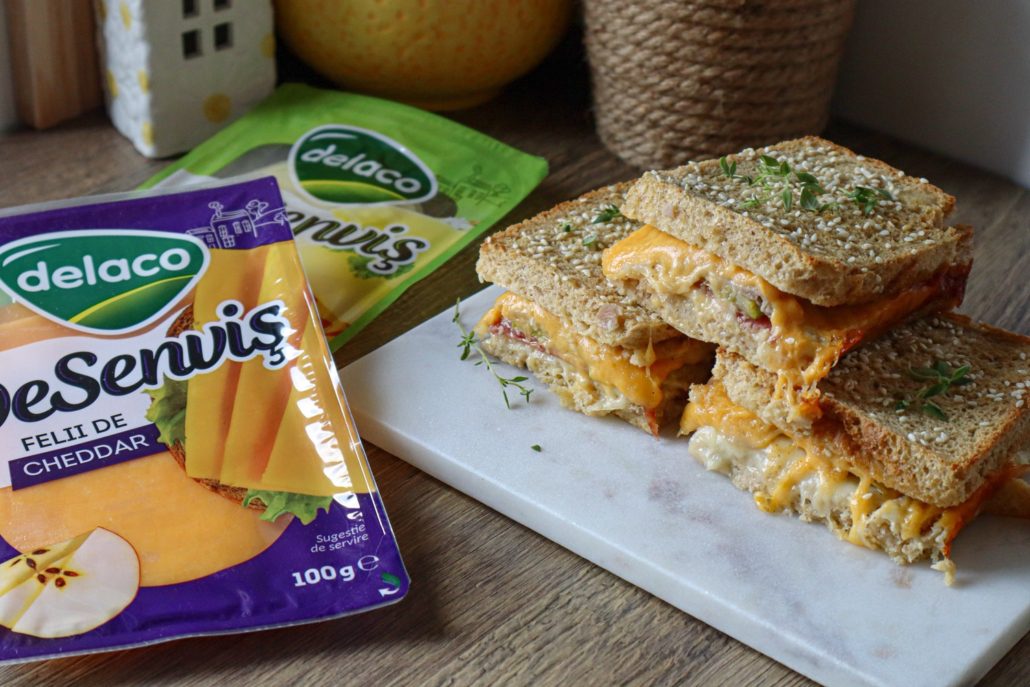 Sandwich-ul cald cu dovlecei și cașcaval DeSenviș.
