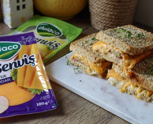 Sandwich-ul cald cu dovlecei și cașcaval DeSenviș.