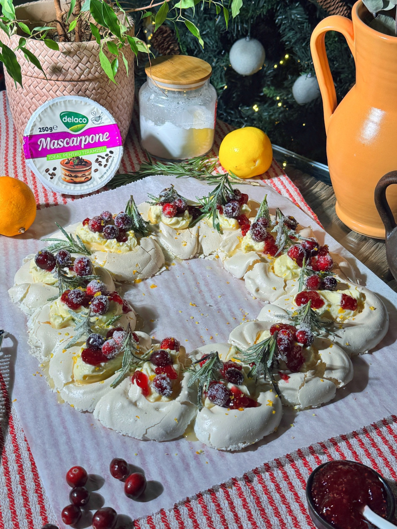 Desert festiv de Revelion – coroniță pavlova cu mascarpone și decor de iarnă
