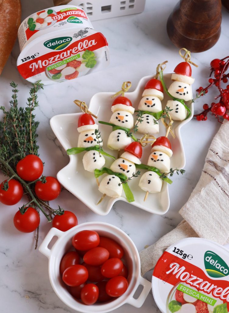 Mini frigărui cu mozzarella Delaco în formă de om de zăpadă