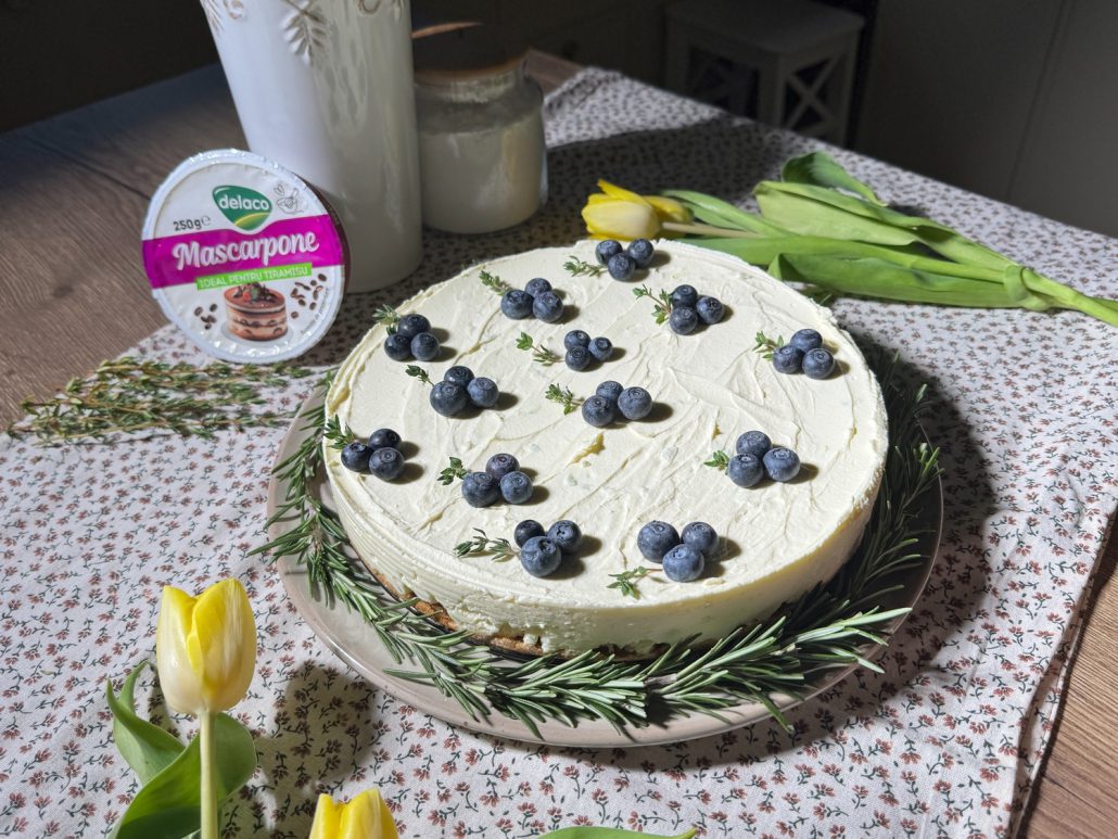 cheesecake fără coacere cu mascarpone Delaco și topping de fructe