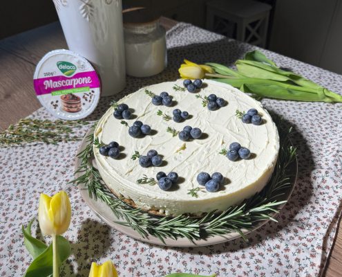 cheesecake fără coacere cu mascarpone Delaco și topping de fructe
