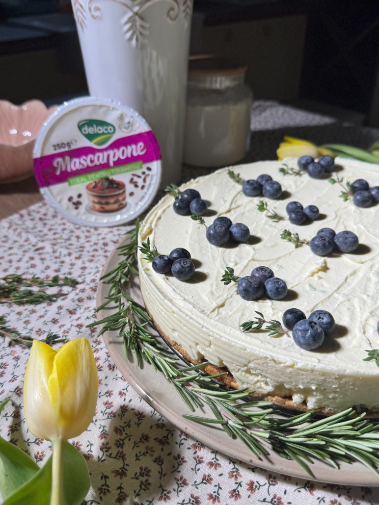 cheesecake cu mascarpone Delaco și lime cu blat de biscuiți crocant