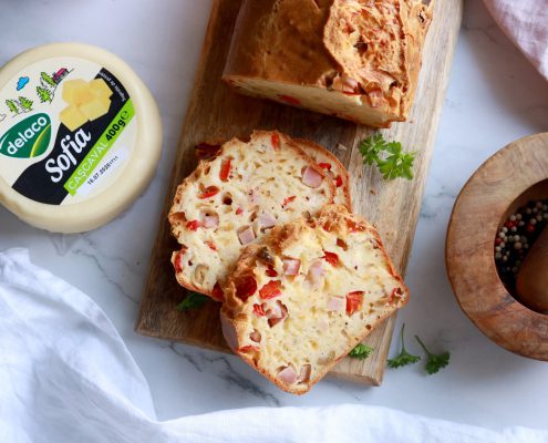 Chec sărat cu Cașcaval Sofia și șuncă – aperitiv pufos la cuptor