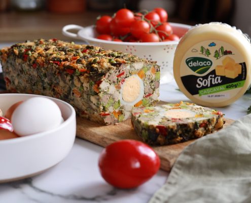 drob de pui cu cașcaval Sofia, legume și cu ouă fierte