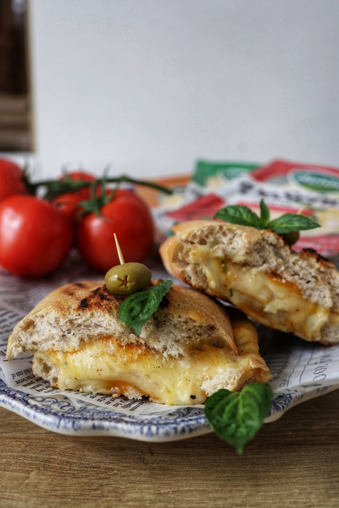 Sandviș Quattro Formaggi cu patru tipuri de brânză DeSenviș