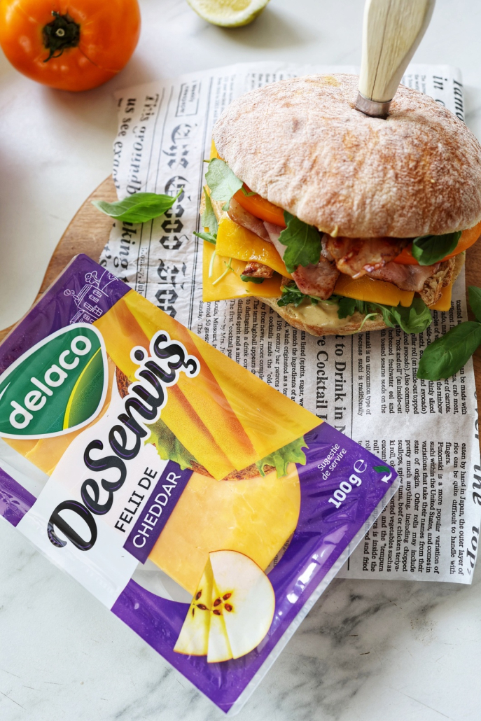 Sandviș pita cu sos ranch și cheddar DeSenviș topit
