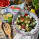 Salată mediteraneană cu anghinare în saramură, roșii cherry, măsline și Mozzarella Fresca Mini Delaco.