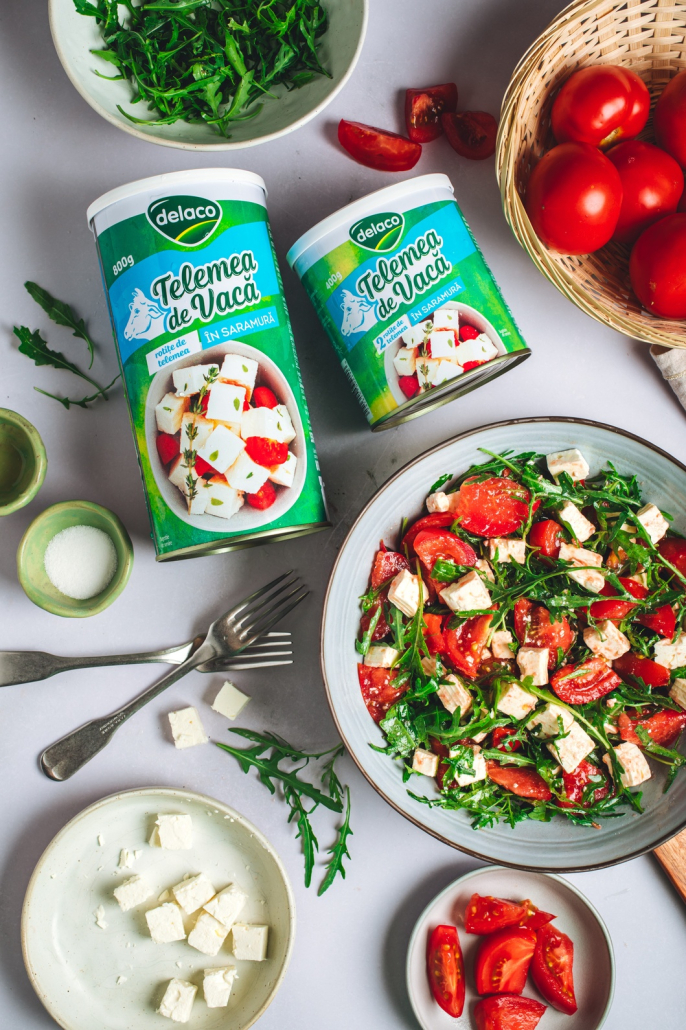 Rețetă de salată de roșii cu telemea și rucola, salată de vară perfectă pentru zilele călduroase