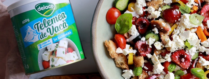 Salată Panzanella cu cireșe, telemea Delaco, roșii cherry, castraveți și crutoane