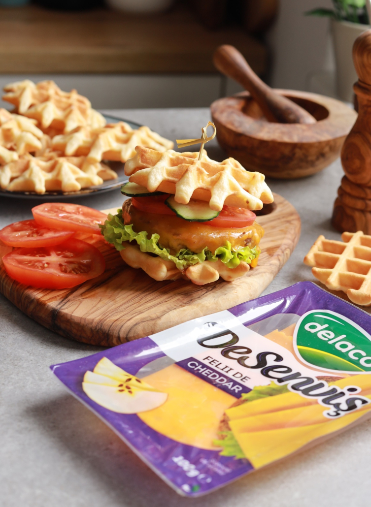 Rețeta de Waffle burger cu Cheddar DeSenviș