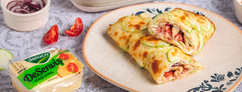 Wrap din dovlecei cu cașcaval DeSenviș și umplutură de pui și legume