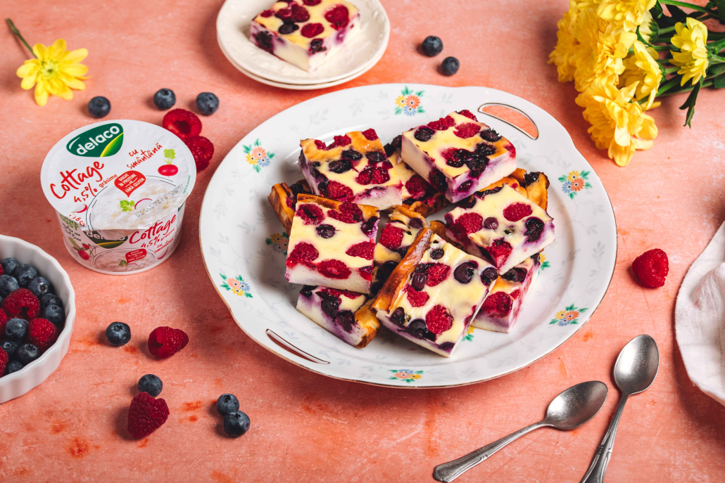 Cheesecake proteic cu branza cottage fructe de padure