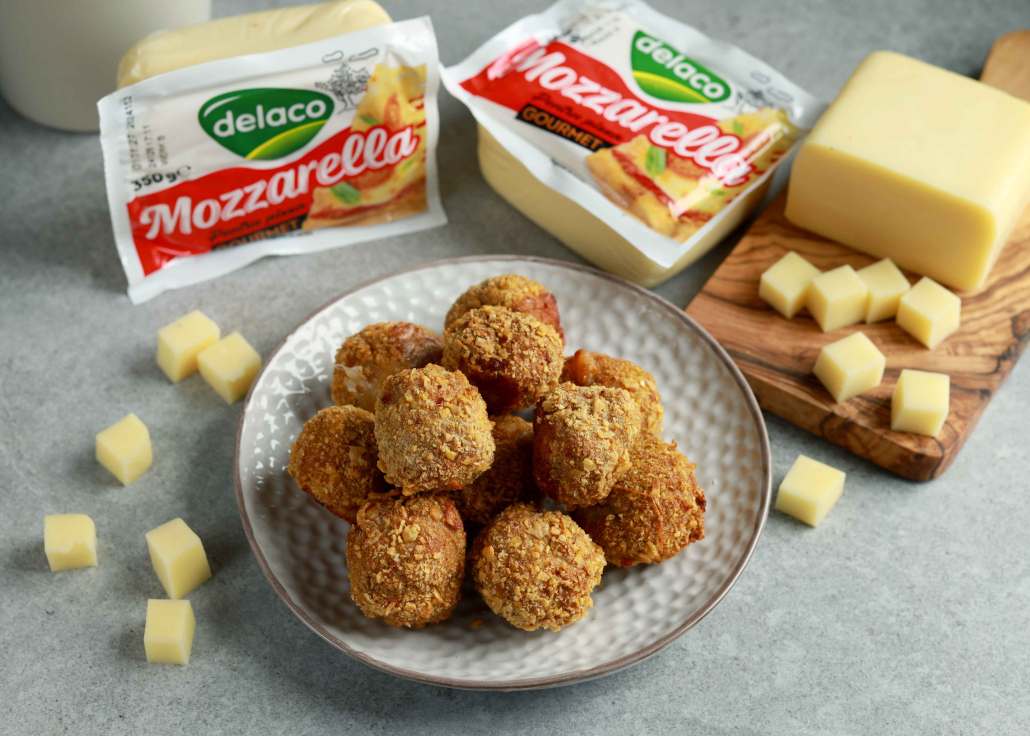 Chifteluțe de pui cu mozzarella Gourmet Delaco în crustă crocantă de fulgi de porumb