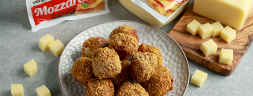 Chifteluțe de pui cu mozzarella Gourmet Delaco în crustă crocantă de fulgi de porumb