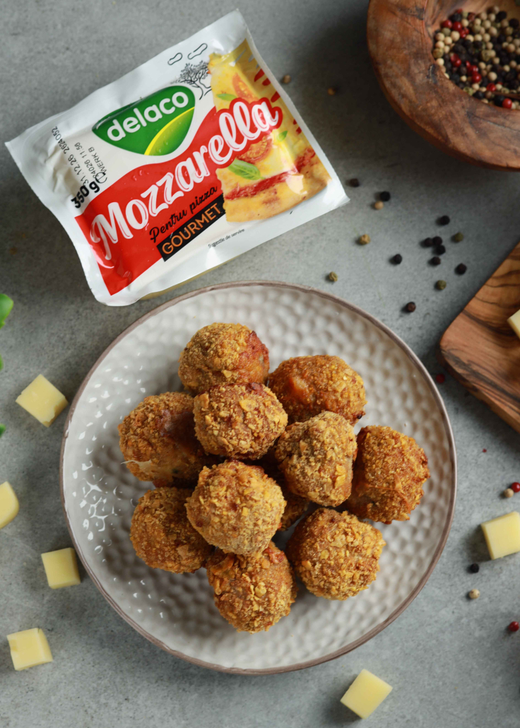 Chiftelute de pui cu mozzarella topita si crusta crocanta